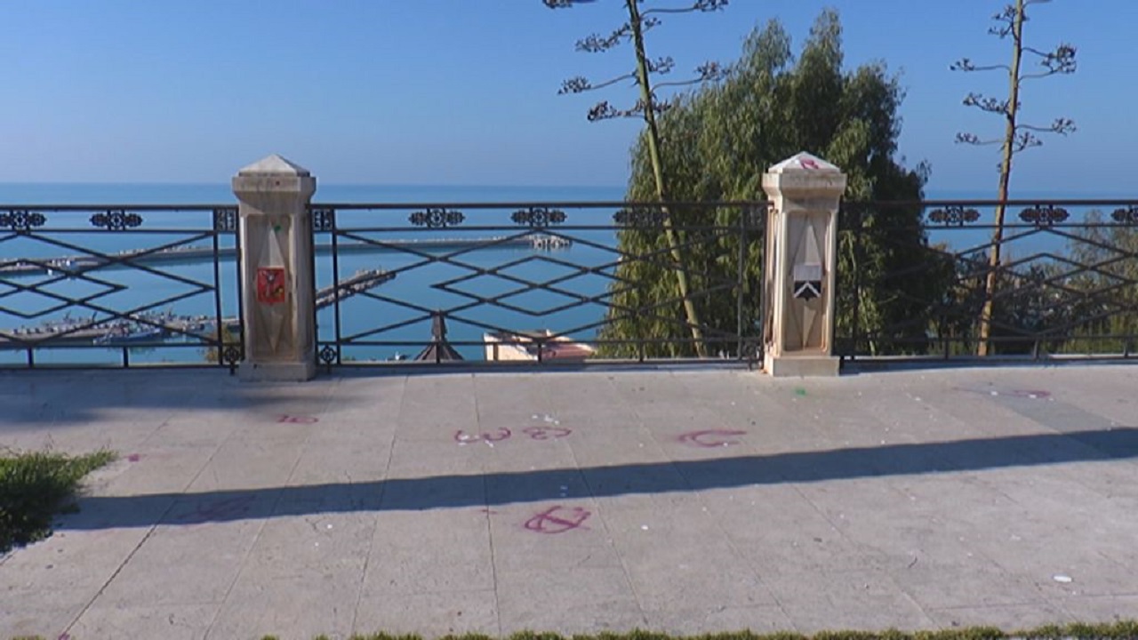 piazza scandaliato vandali 2022