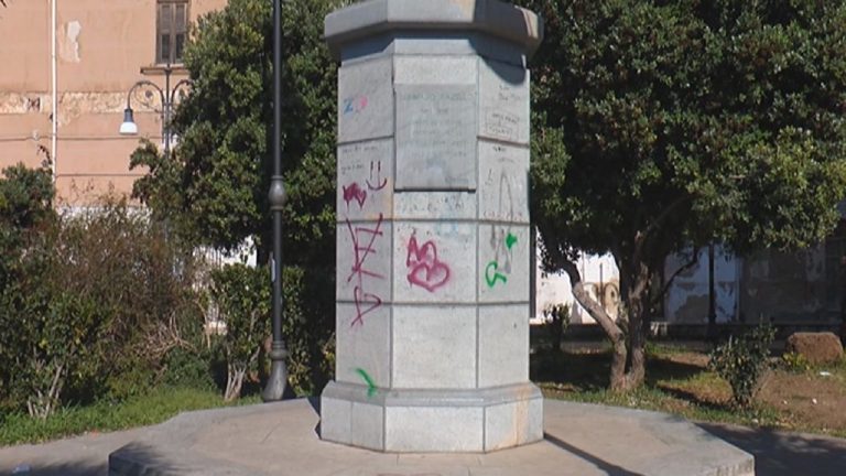 vandali piazza scandaliato 2022