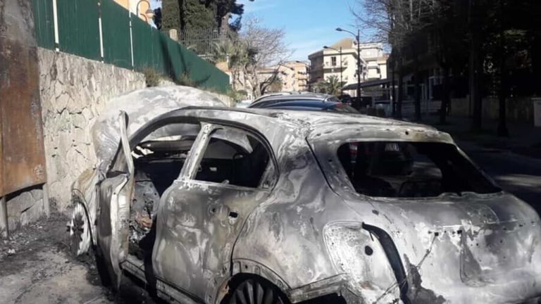 Incendio auto Racalmuto e Grotte 5-2