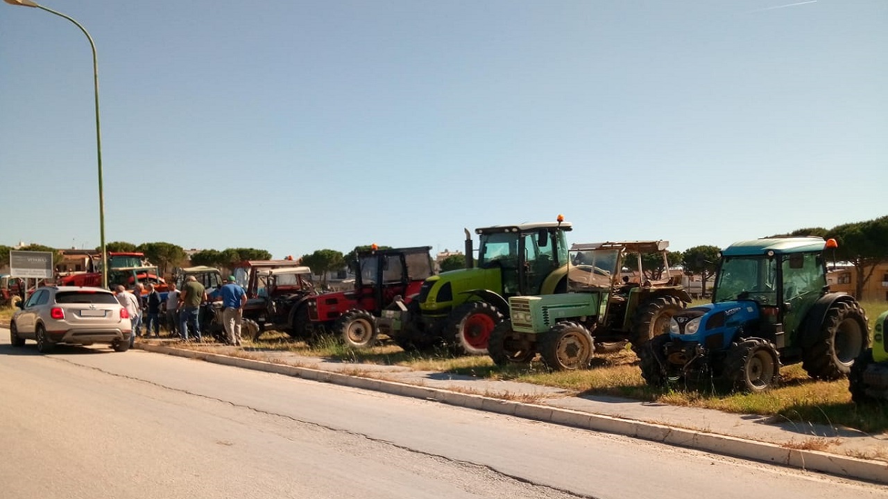 Assemblea agricoltori a Menfi, si protesta anche con i trattori