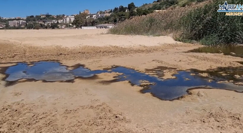 MareAmico denuncia sversamenti di acque reflue sulla spiaggia