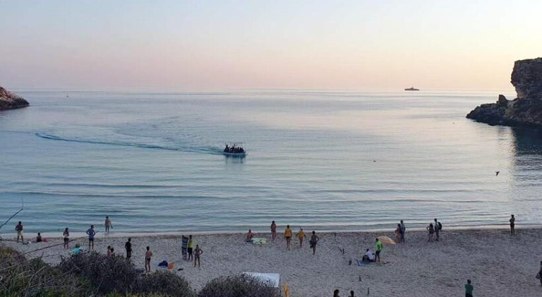 sbarco spiaggia lampedusa 2022