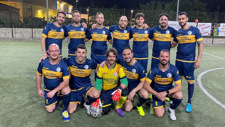 un calcio al covid squadra