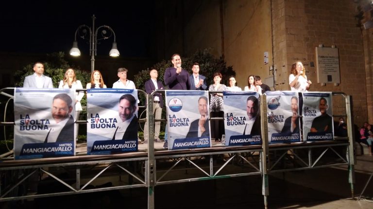 MANGIACAVALLO COMIZIO CHIUSURA