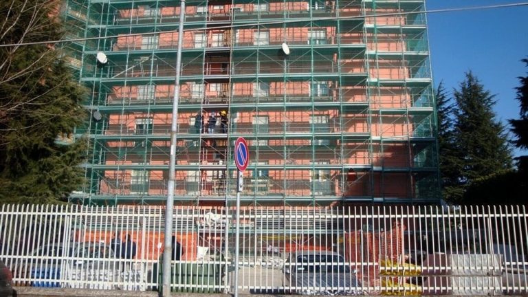 cantiere palazzo operai lavoro-2