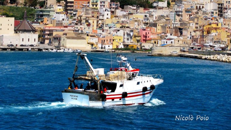 peschereccio sciacca sfondo