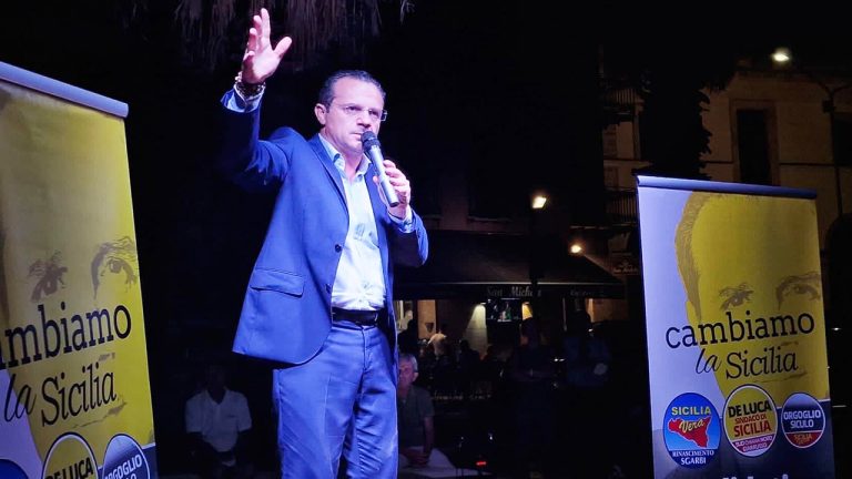 Cateno De Luca a Sciacca