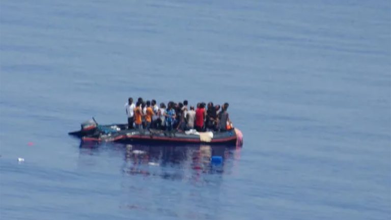 Emergenza senza fine a Lampedusa_ sbarchi all'alba - Live Sicilia-1