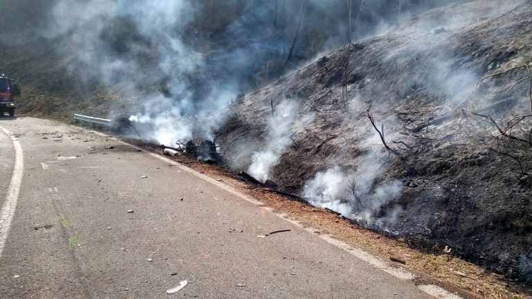 incendio bordi strada