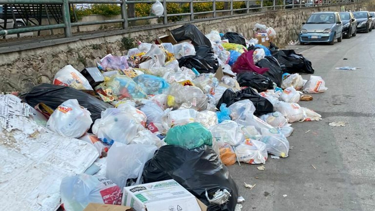 Emergenza rifiuti Sicilia, insediato il Tavolo di crisi a Roma