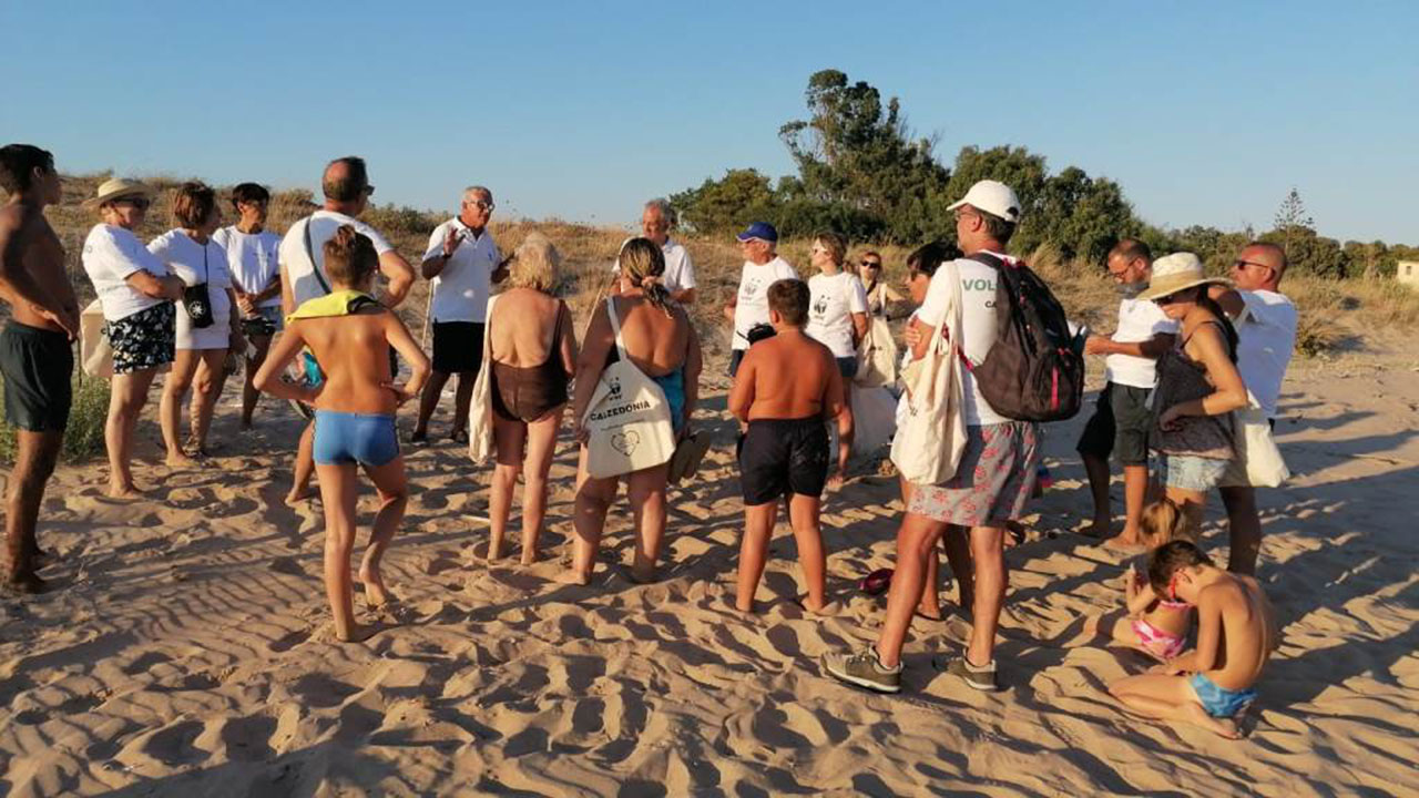 A Menfi, passeggiata al tramonto in riva al mare con  il WWF  <font color=