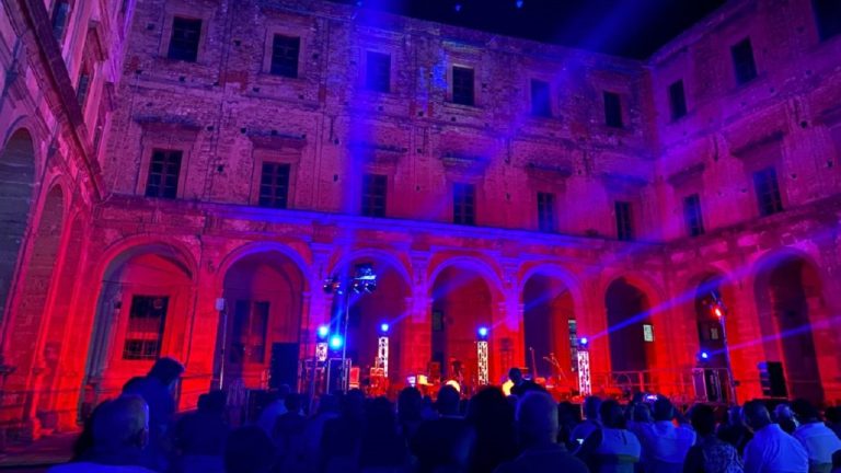 atrio inferiore comune spettacolo