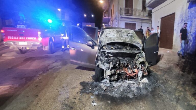 incendio auto calamonaci 2022
