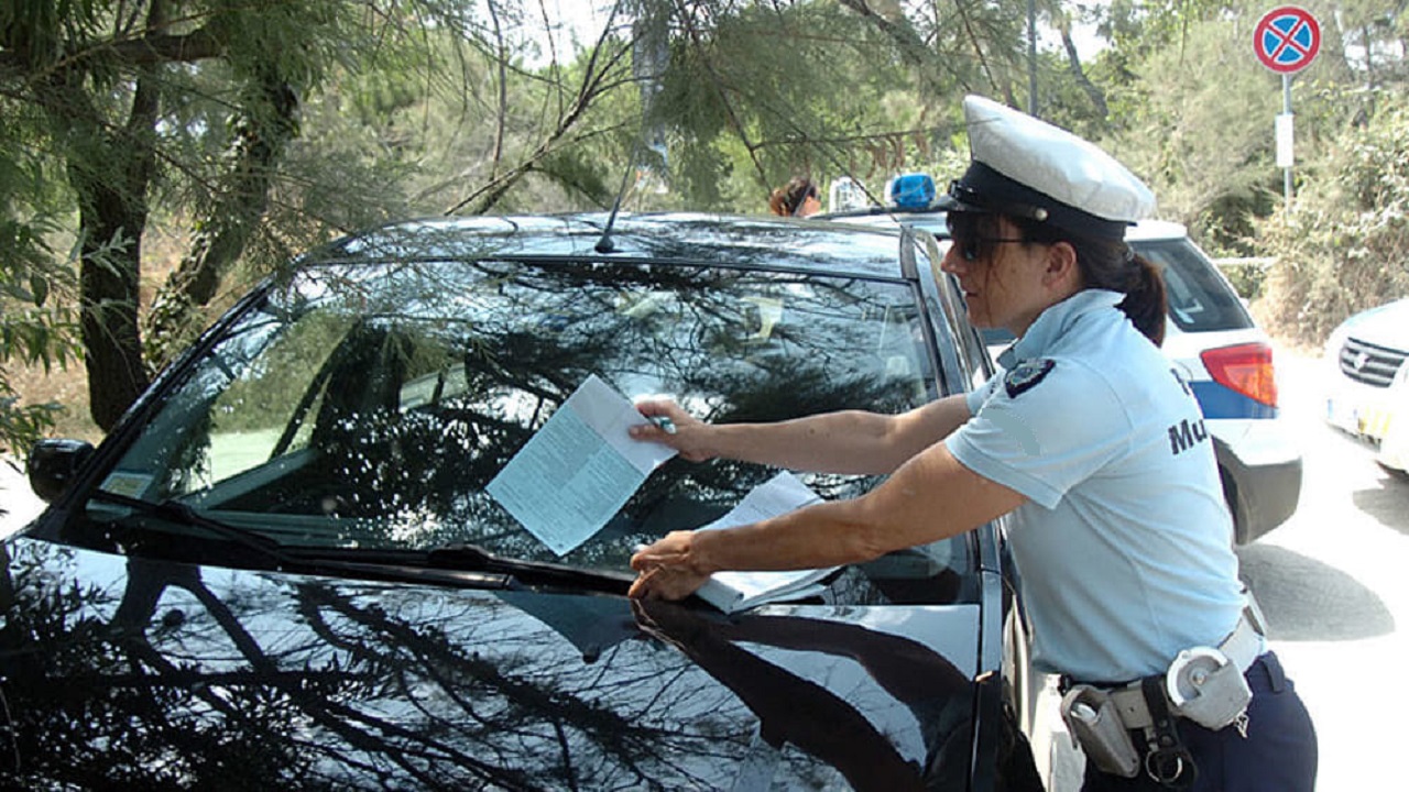 Parcheggio selvaggio vicino le spiagge, 180 multe in 2 giorni