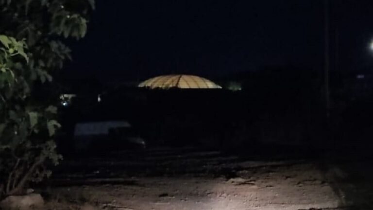 pallone tenda luci accese 2022