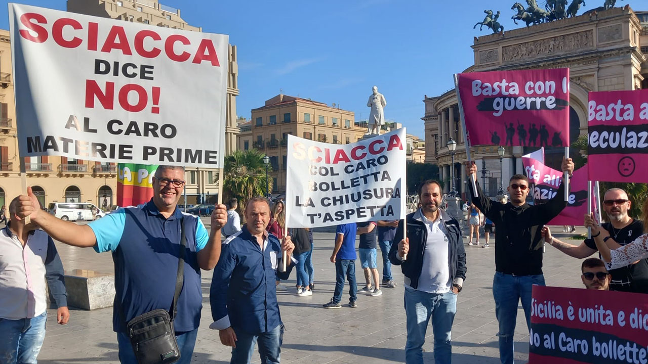 Caro bollette, folta delegazione di saccensi a Palermo, l'intervento di Blò <font color=