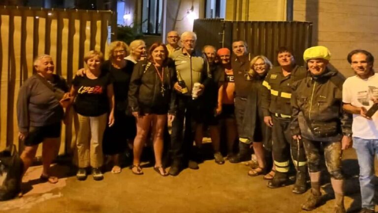 Vigili del fuoco salvano turisti a Punta Bianca6