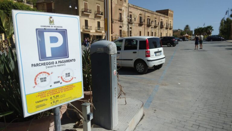 piazza rossi cartello parcheggio 2022