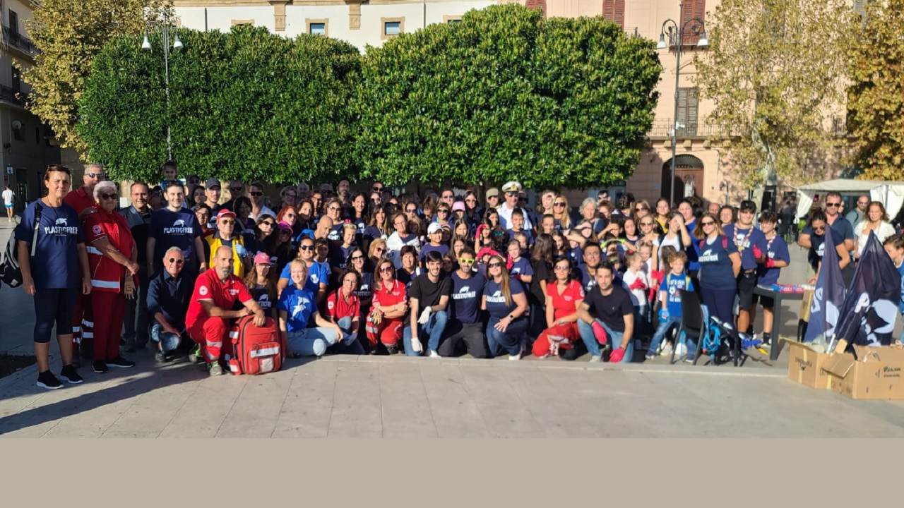 Plastic Free in centro storico a Sciacca: raccolti 450 kg di plastica e vetro