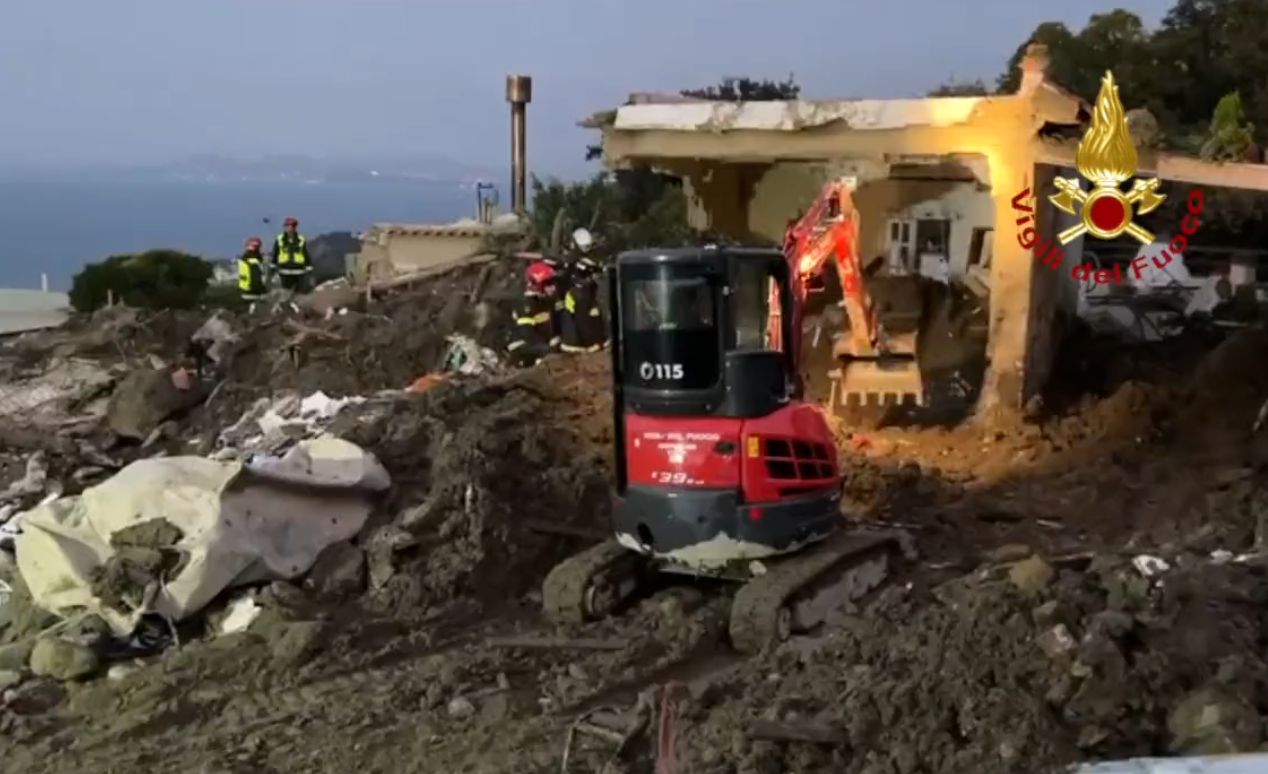 A Ischia si continua a scavare, ancora 4 persone disperse