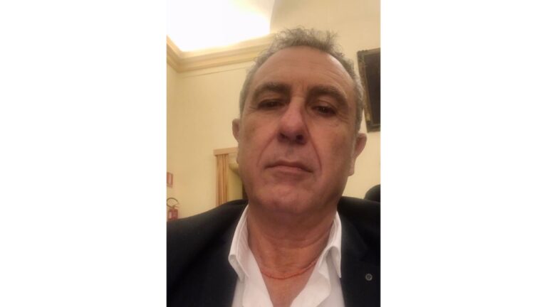 AE6584A3-4AAB-4BDE-8BE4-69F4C760926C