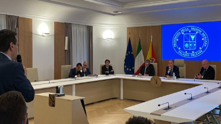 Schifani e associazioni su caro-bollette 2022