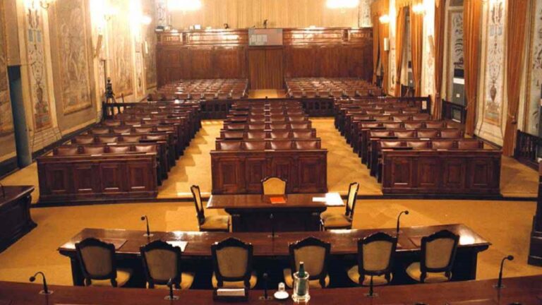 RISCHIO FALLIMENTO SICILIA: MONTI CHIEDE CONFERMA DIMISSIONI DI LOMBARDO