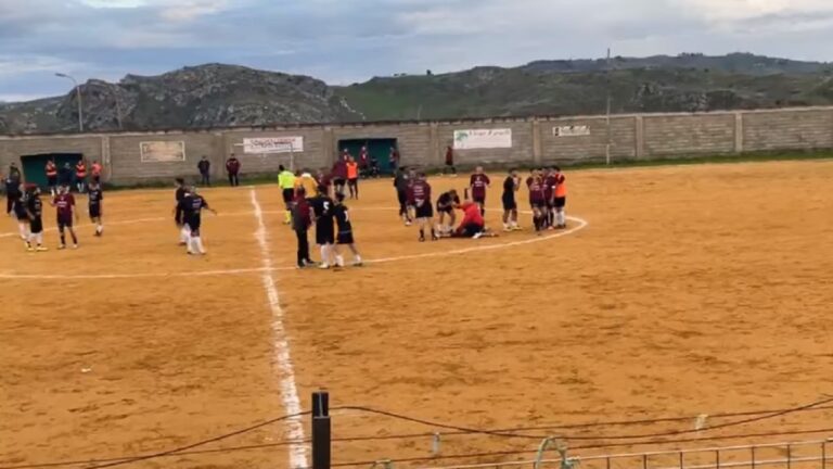 calcio violenza derby eraclea montallegro 2022