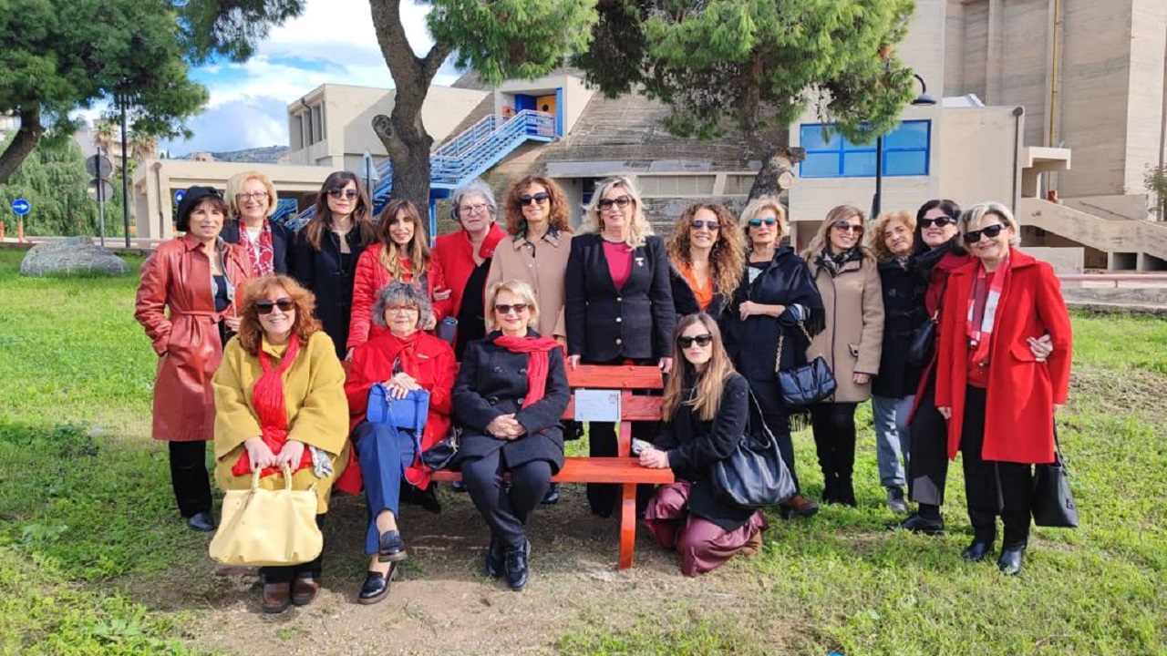 Contro la violenza sulle donne, panchine rosse nel Fondo Bernardo