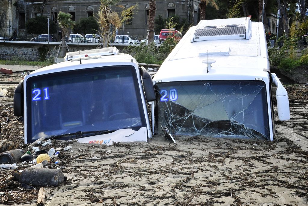 Ischia, Prorogata fino a domani allerta meteo. 341 cittadini sfollati