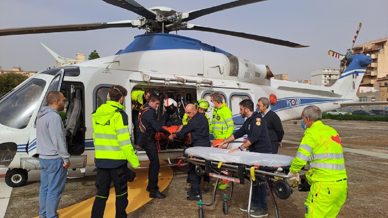 Elicottero della Polizia a Poggioreale per soccorrere agricoltore gravemente ferito