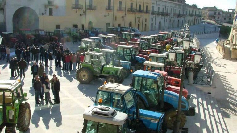 trattori protesta piazza matteotti