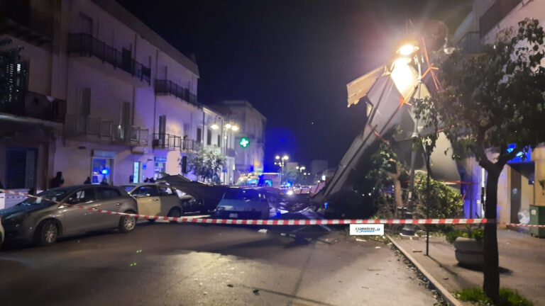 Tetto caduto Ribera corso Umberto