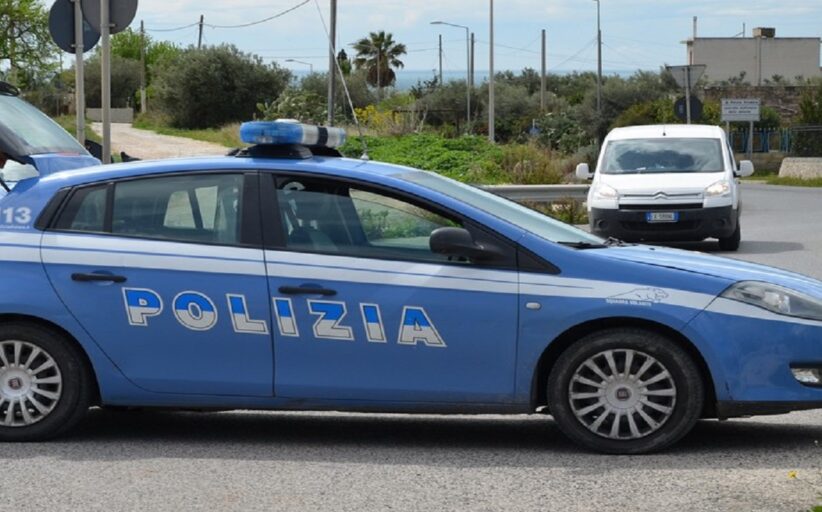 Nuovo codice della strada: 2.600 euro di multa e 10 punti dalla patente a chi usa il telefono alla guida