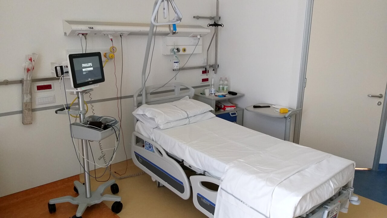 Cure per tutti a rischio: in due anni 11.000 medici hanno lasciato gli ospedali pubblici e sono stati tagliati 32.500 posti letto