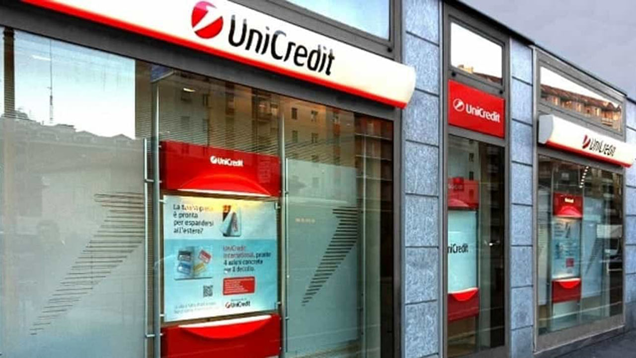 Agrigento, tenta rapina all'Unicredit. Chiude impiegati e clienti in uno stanzino ma il colpo fallisce