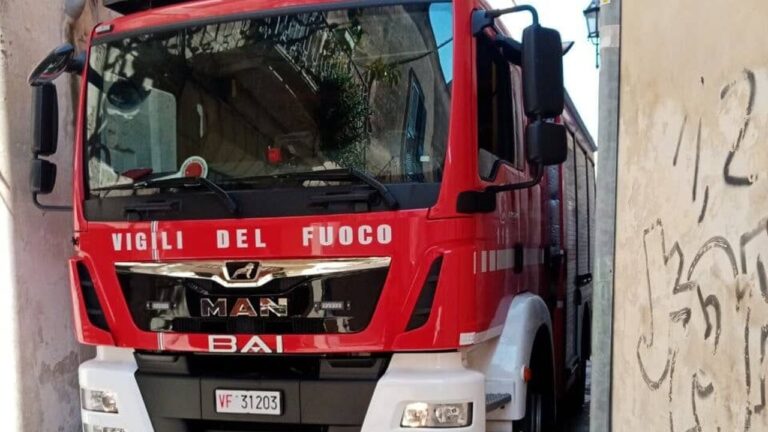 vigili fuoco mezzo