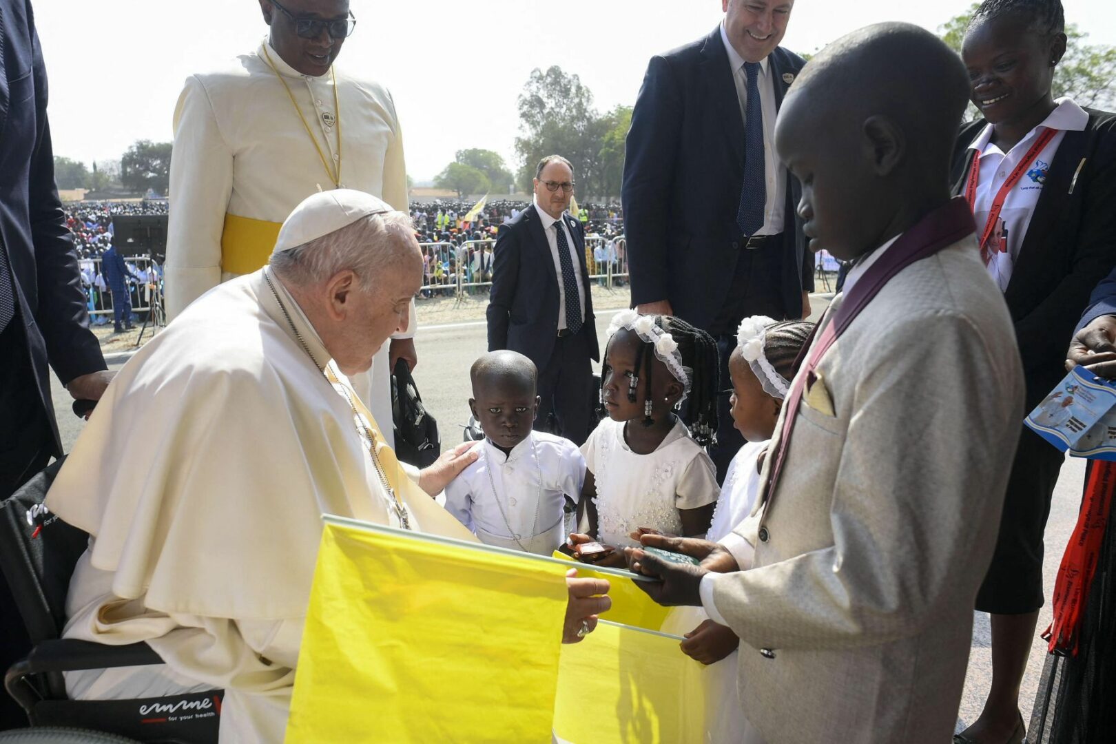 Papa Francesco “Deponiamo le armi dell’odio e della vendetta”