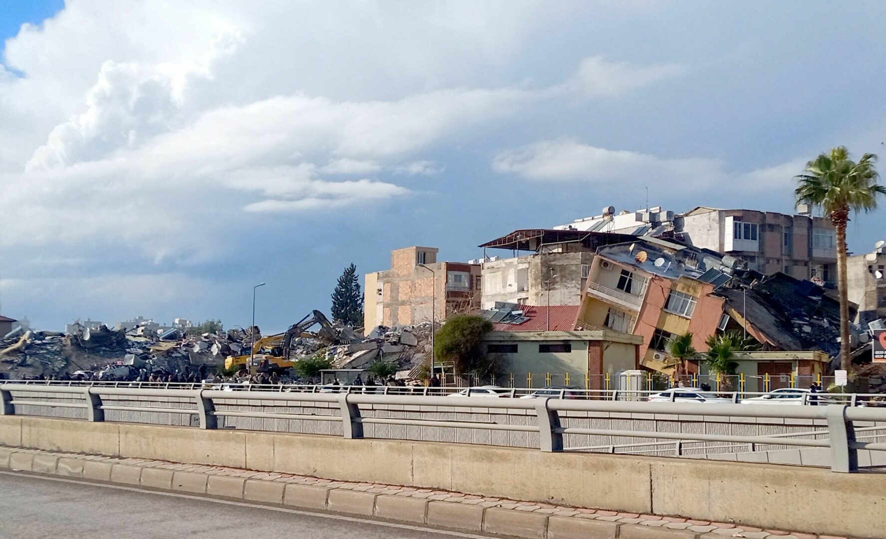 Terremoto tra Turchia e Siria, migliaia di morti. Un italiano disperso