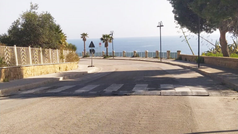 Via Agato0cle dissuasore