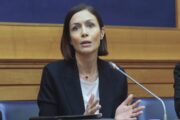 Carfagna “Pronta a votare con la Meloni sulla maternità surrogata”