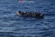 In 24 ore sbarchi senza sosta di migranti tra Sicilia e Calabria