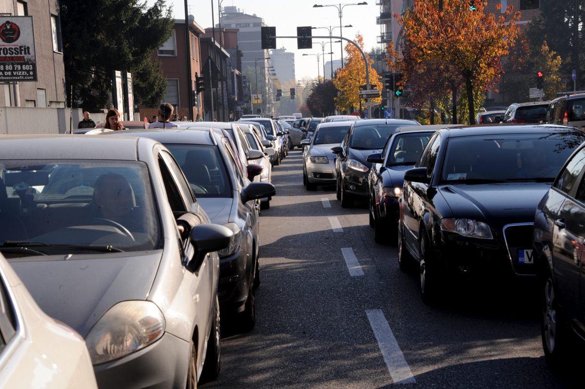 Auto, da ministri Ue ok a stop motori termici da 2035, Italia si astiene