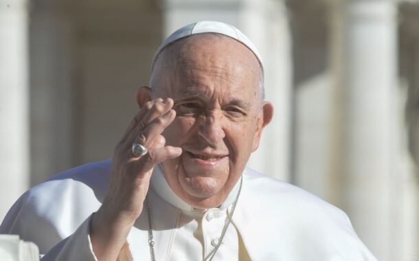 Il Papa ha una bronchite su base infettiva, migliorano le sue condizioni