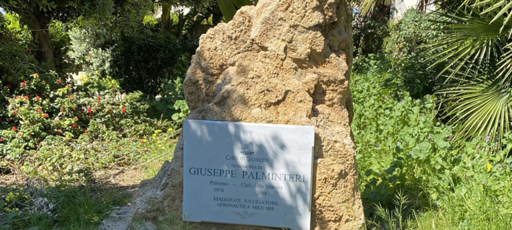Nel centenario della nascita dell'Aeronautica Militare, il cippo in memoria del saccense maggiore Palminteri è nel degrado