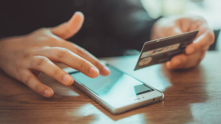 cellulare e carta credito