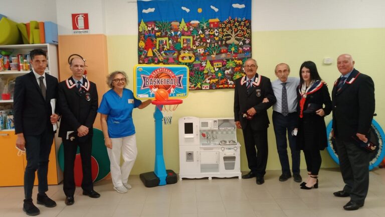 donazione giocattoli pediatria maugeri 2023