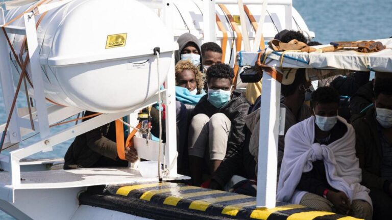 migranti_sbarco