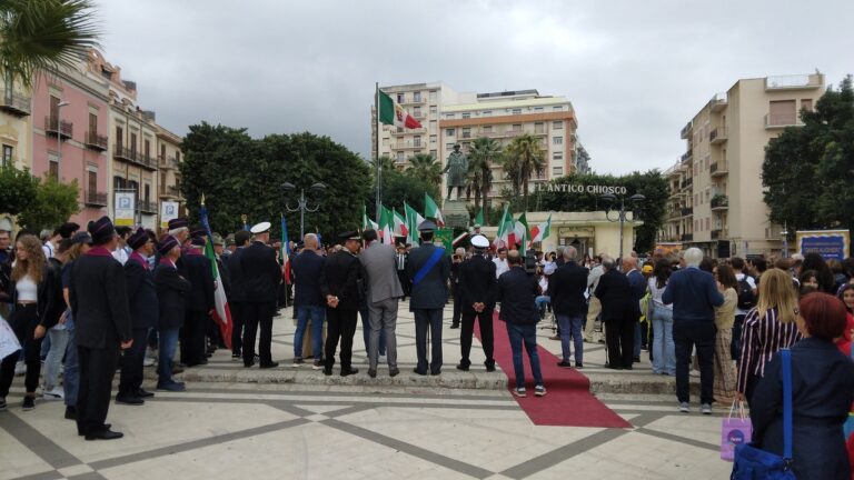 piazza friscia manifestazione