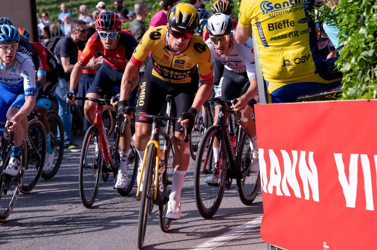 A Cavendish l’ultima tappa del Giro, Roglic vince la corsa